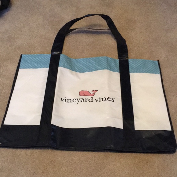 Vineyard Vines Handbags - Vineyard vines XL carry tote